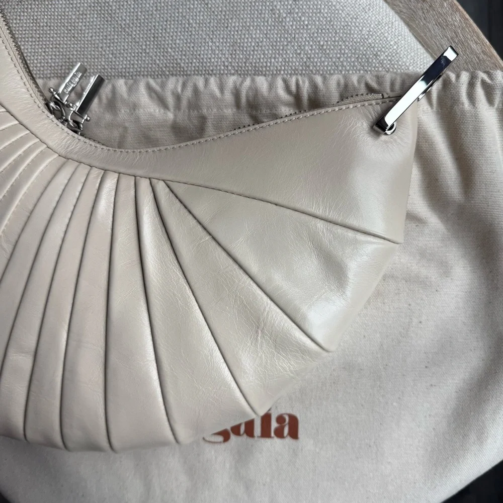 Cult Gaia ubah clutch - Picture 5 of 14